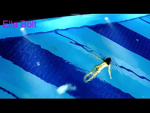 ❤️ Ma nistax nieqaf nara, blonda żagħżugħa maqbuda tgħum nuda fil-pool tar-resort ELLA BOLT ❌ Super sess f'mt.sexera.ru ❌️